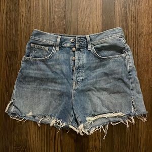 NWOT Splendid cutoff denim shorts. Super cute and so flattering!!